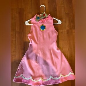 Princess peach dress and crown